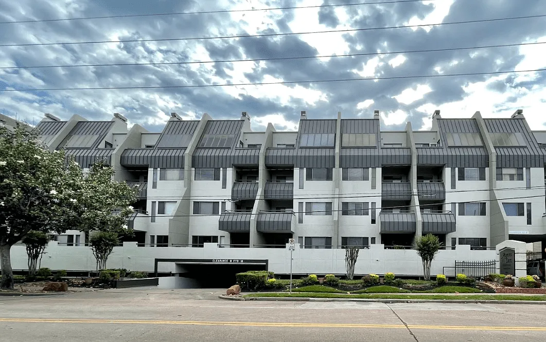 Augusta Court Apartments — Photo 1