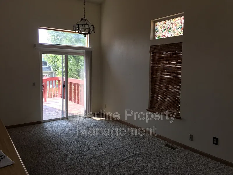 4 bed, 2.0 bath, 2000 sqft, $2,300 — Photo 4