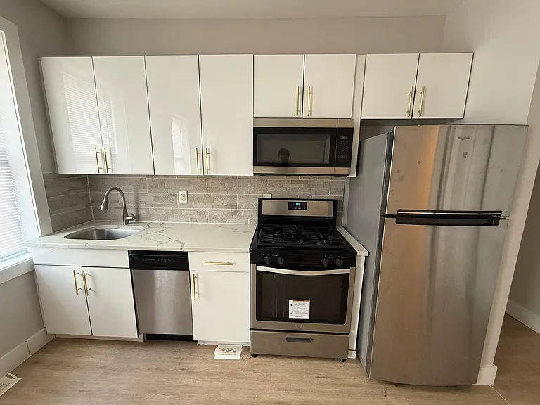 171 Manhattan Ave #3C — Photo 2