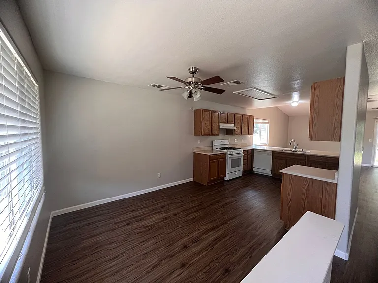 1692 Mount Whitney Ave — Photo 4