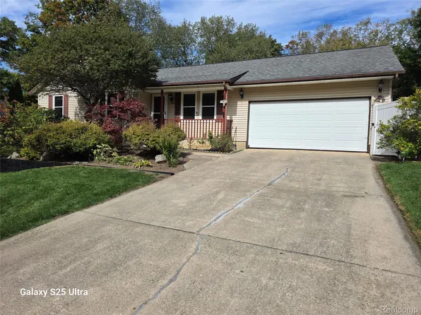 7098 Saint Charles Pl, Kalamazoo, MI 49009