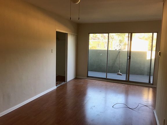 2nd image of 473 S Fairfax Ave Unit 1/2