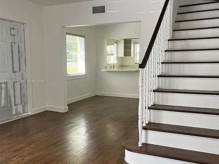 833 W 39th St #2 — Photo 3
