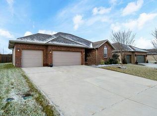 665 N Galileo Dr, Nixa, MO 65714