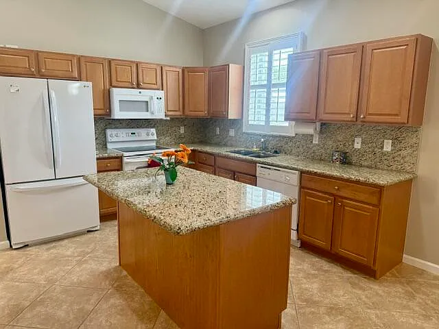 4645 SE Bridgetown Ct — Photo 7