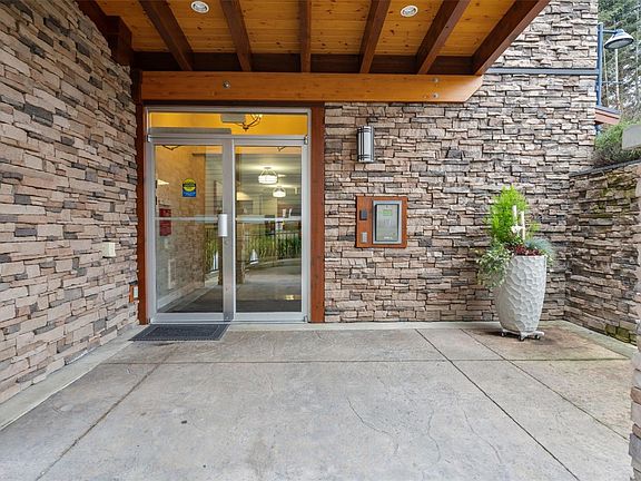 3rd image of 6591 Lincroft Rd #202