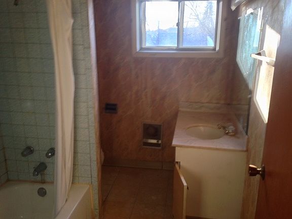 5th image of 1S270 Ardmore Ave #272
