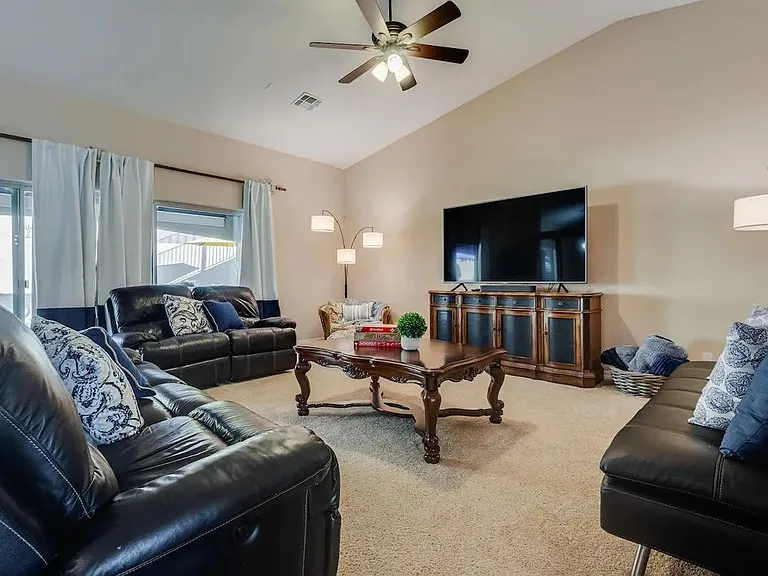 1820 Cabana Dr — Photo 31
