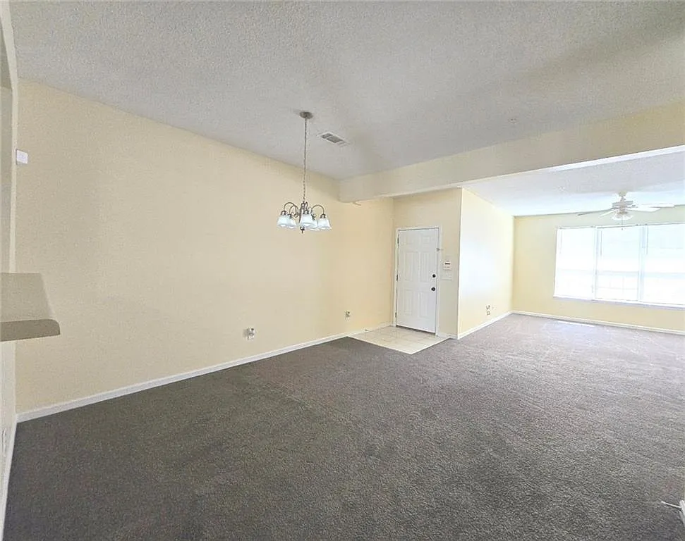 4 bed, 2.5 bath, 1640 sqft, $2,050 — Photo 3