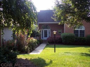 124 Colonial Ct, State College, PA 16801