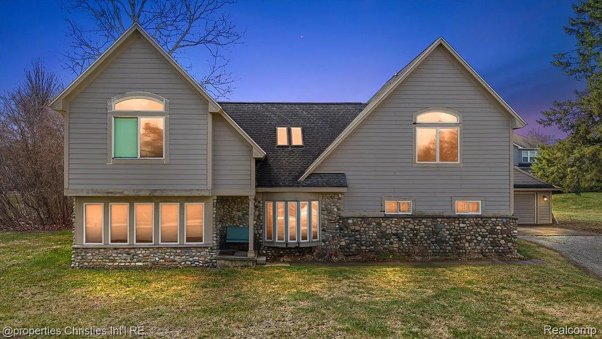 5863 Clarkston Rd photo 1
