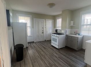 151 3rd St #1R, Cambridge, MA 02141