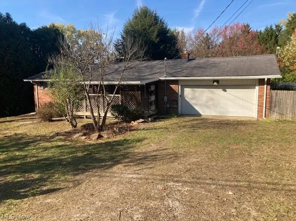 2381 Hillwood St, Magnolia, OH 44643