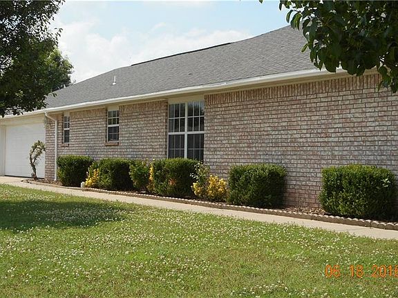 3rd image of 805 E Hardwood Cir