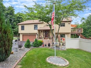 38 Hillside Ave, Mahopac, NY 10541