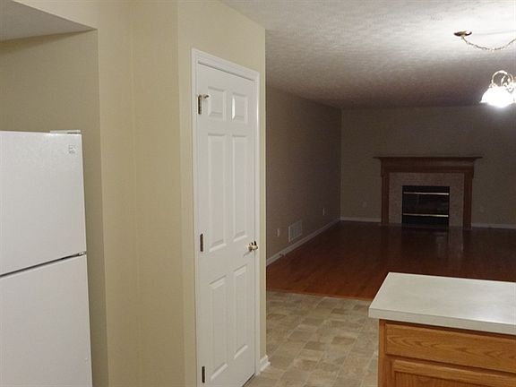 4th image of 5731 Landsview Dr