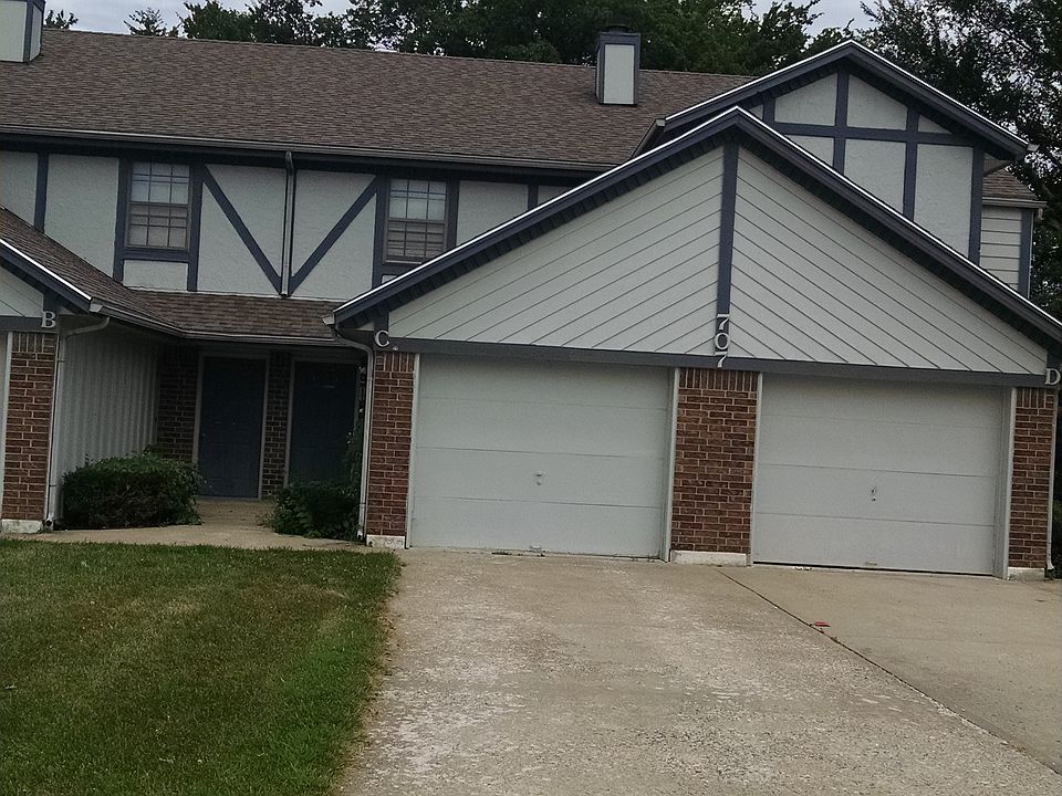 Front of Townhouse showing garage