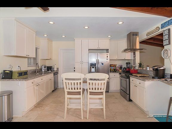 3rd image of 808 Smith Dr