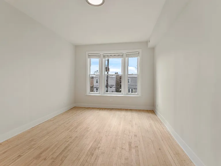 2046 N California Ave #2F — Photo 2