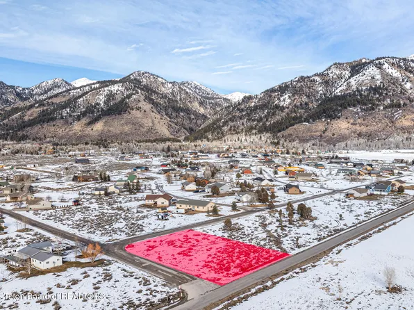 51 West St, Thayne, WY 83127