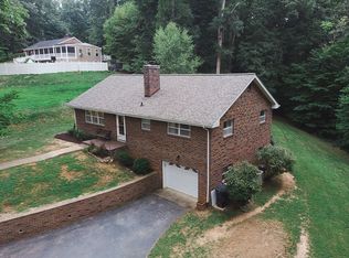 1106 Terrace Dr, Salem, VA 24153