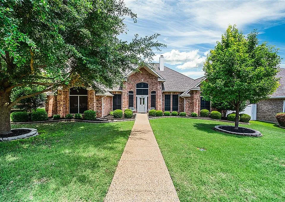 3163 Oak Dr