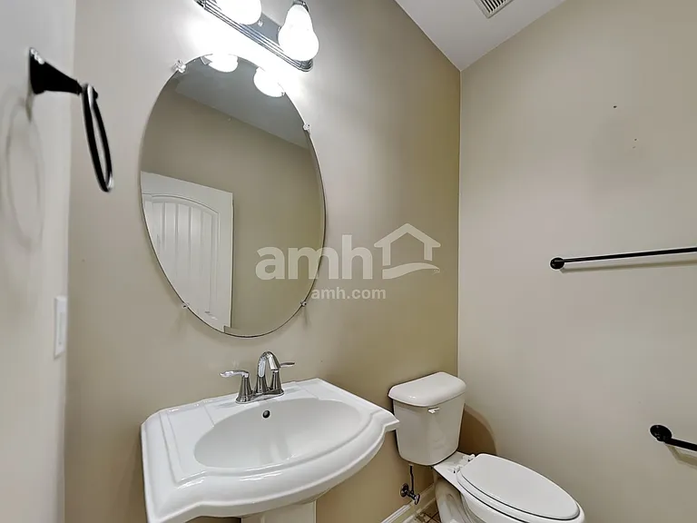 160 Grayson Ave — Photo 9