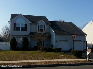 16 Clover Hill Dr, Jackson, NJ