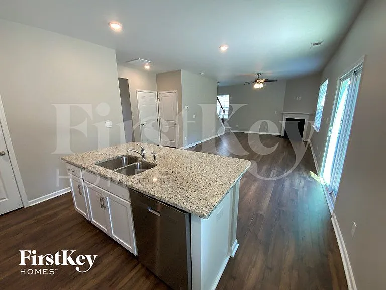 150 Scotsway Ct — Photo 5