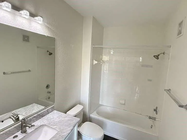 6133 Metrowest Blvd #105 — Photo 39