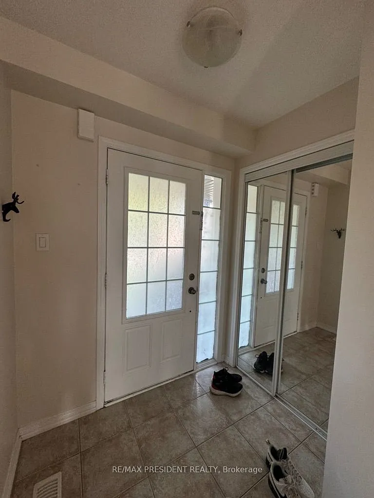 3 bed, $2,550 — Photo 2