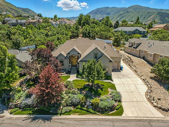 5th image of 135 W Cove Dr