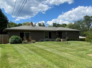 662 Moorestown Dr, Bath, PA 18014