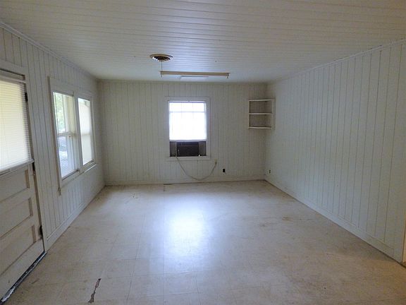 4th image of 1021 W Cox St