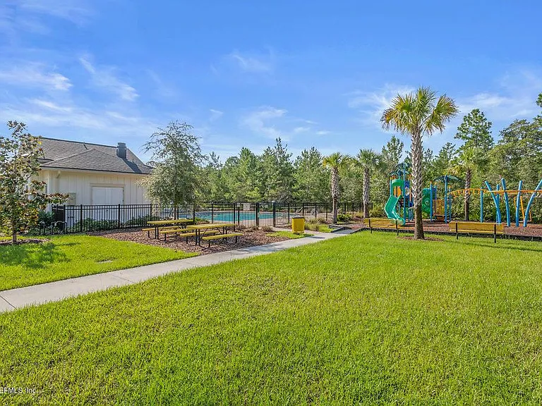 589 Seville Pkwy — Photo 12