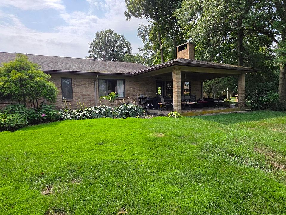 2nd image of 1410 Woodridge Rd