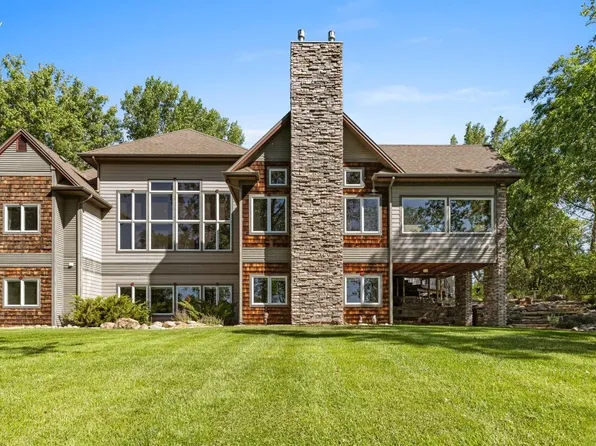 807 17th Ave NW, Minot, ND 58703