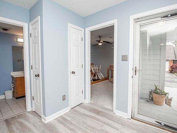 4th image of 445 Amanda Cir
