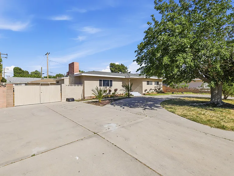44556 3rd St E — Photo 2