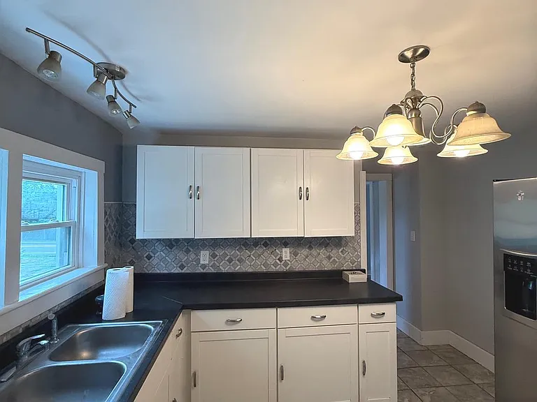 10860 Winchester Ave — Photo 15