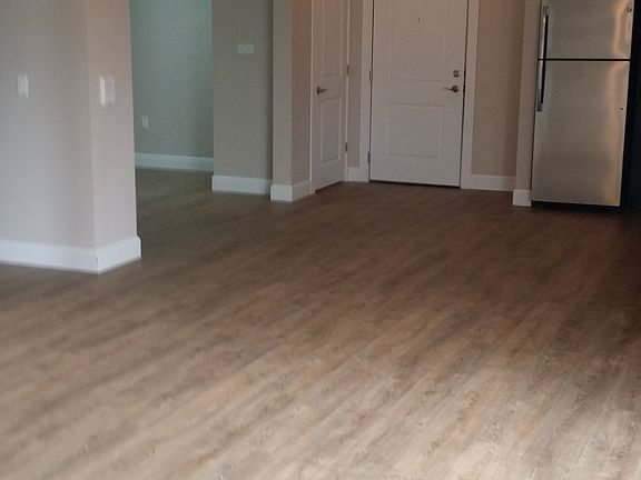 4th image of 422 61st St APT 404