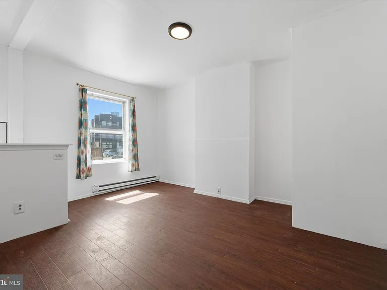 525 Morse St — Photo 6
