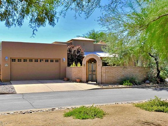 Large 2 car garage with STORAGE!