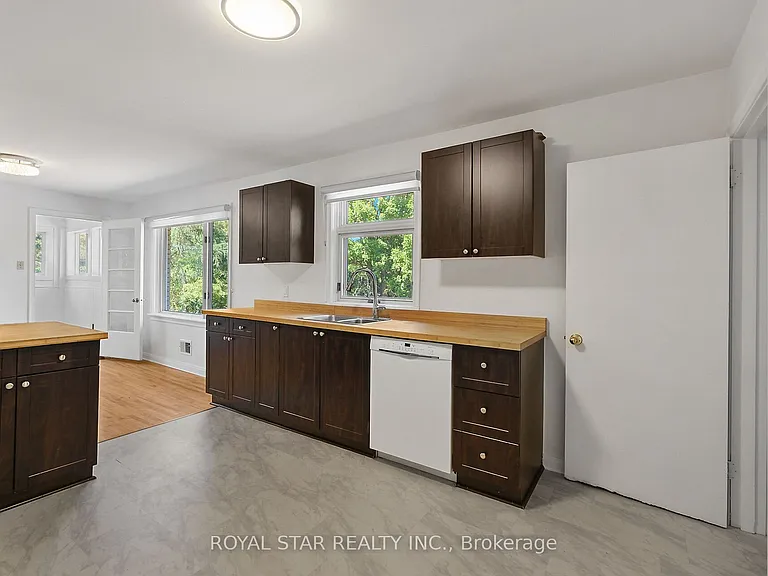 10 Delong Dr — Photo 19