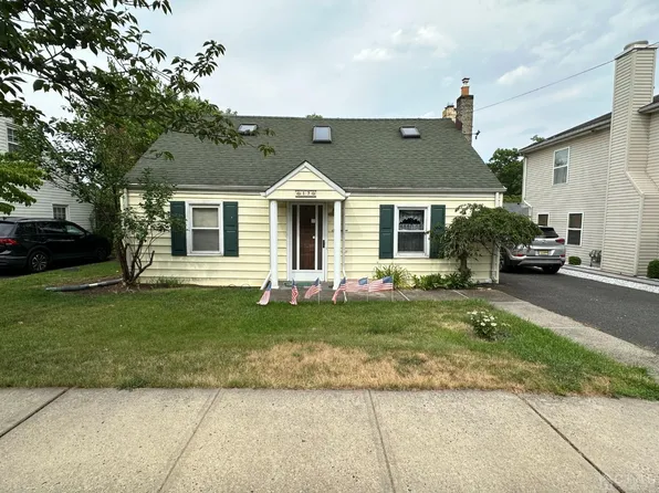 17 N Randolphville Rd, Piscataway, NJ 08854