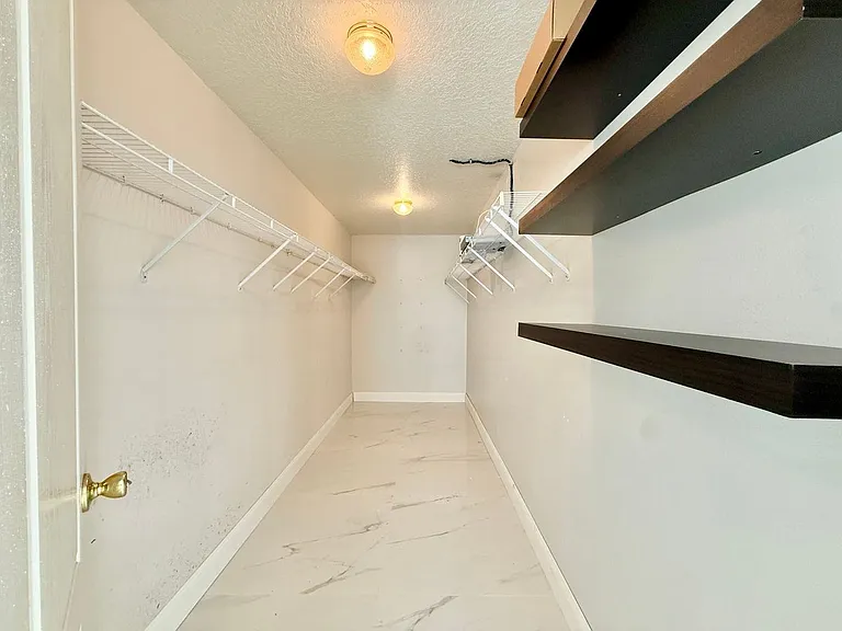 11400 Lovers Ln — Photo 13