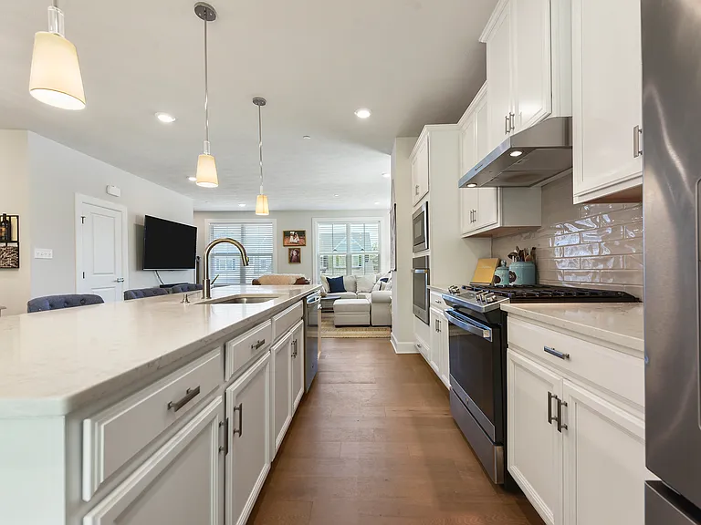 409 Spruce Ln — Photo 2