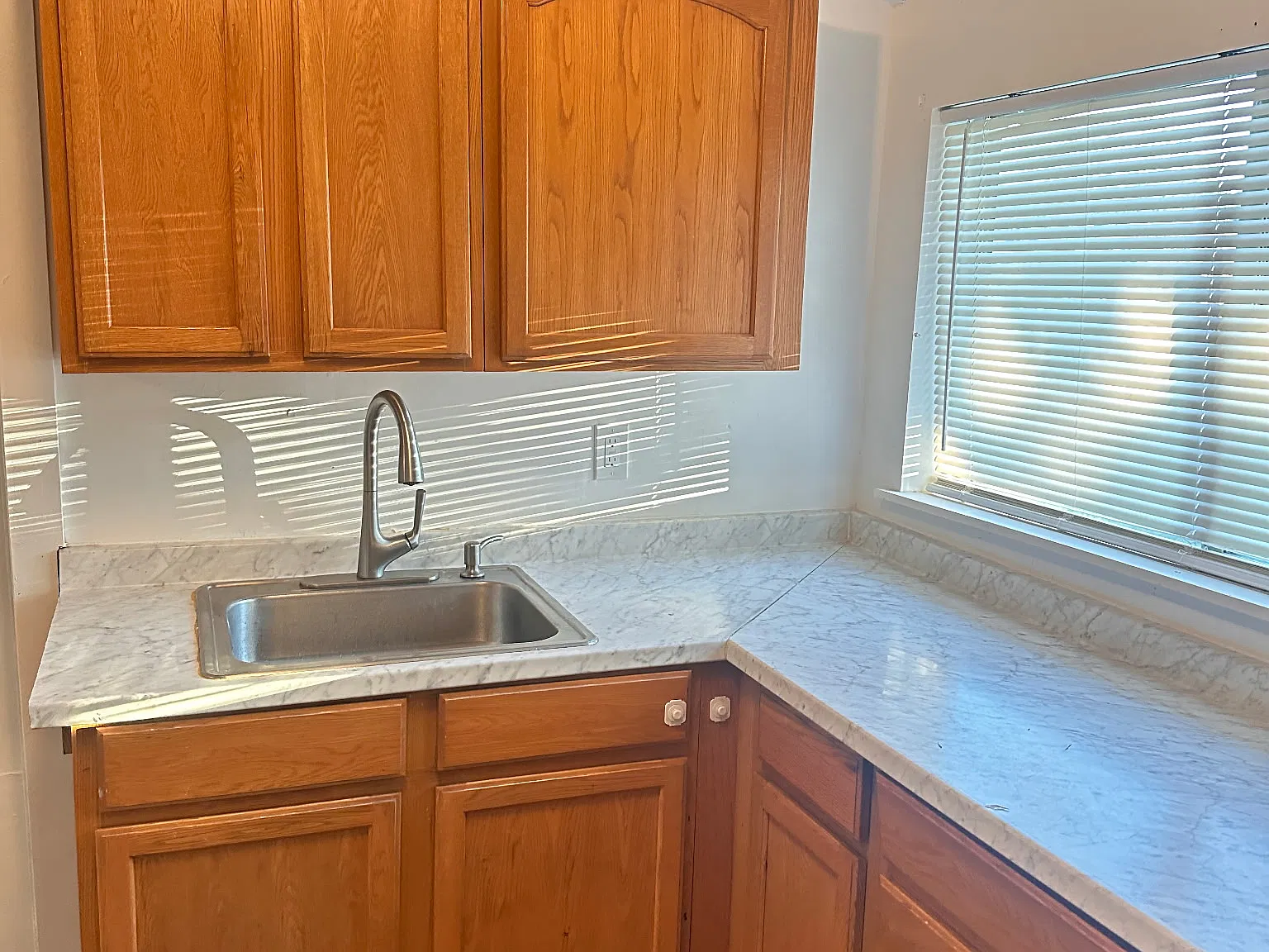 1 bed, 989 sqft, $1,700 — Photo 3