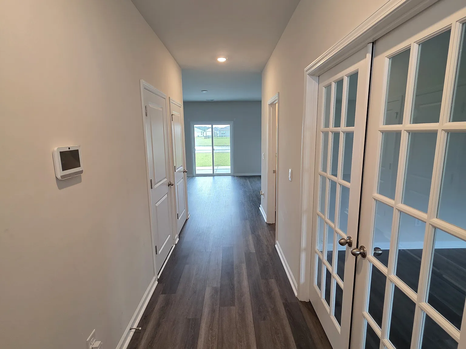 4 bed, 2.5 bath, 2338 sqft, $2,400 — Photo 3