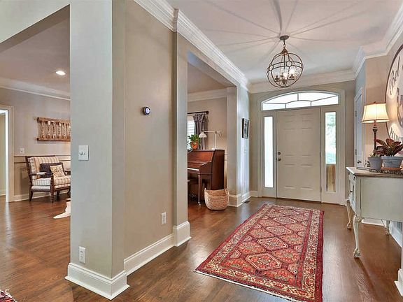4th image of 303 Tempest Dr